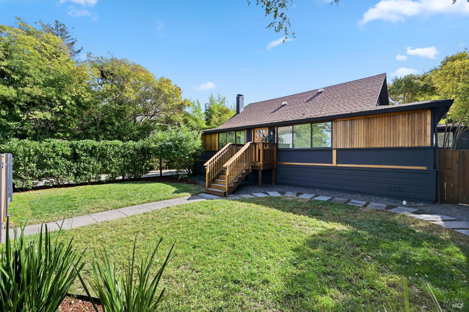 5 Hillside Ave