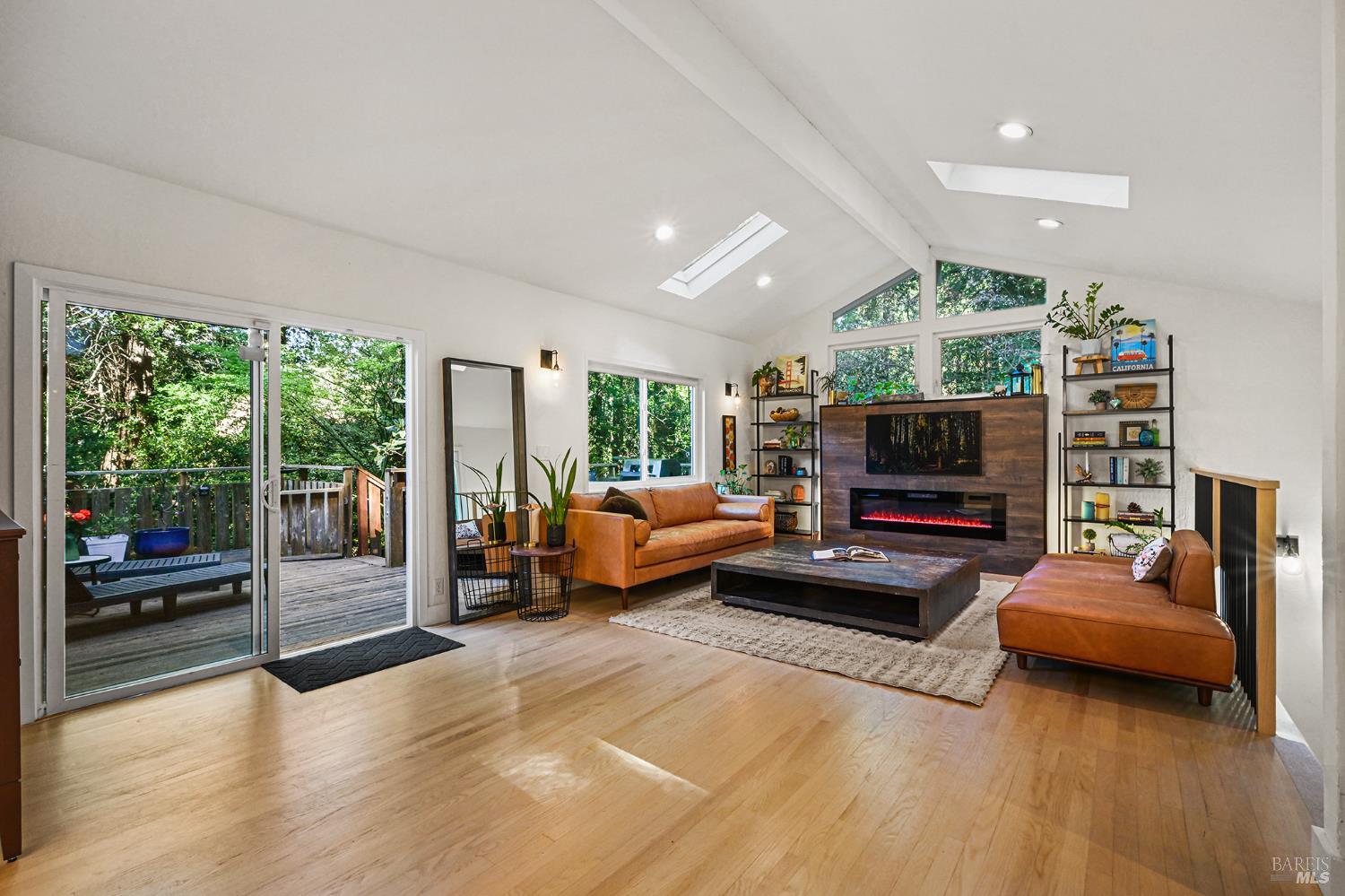 16 Iron Springs Road