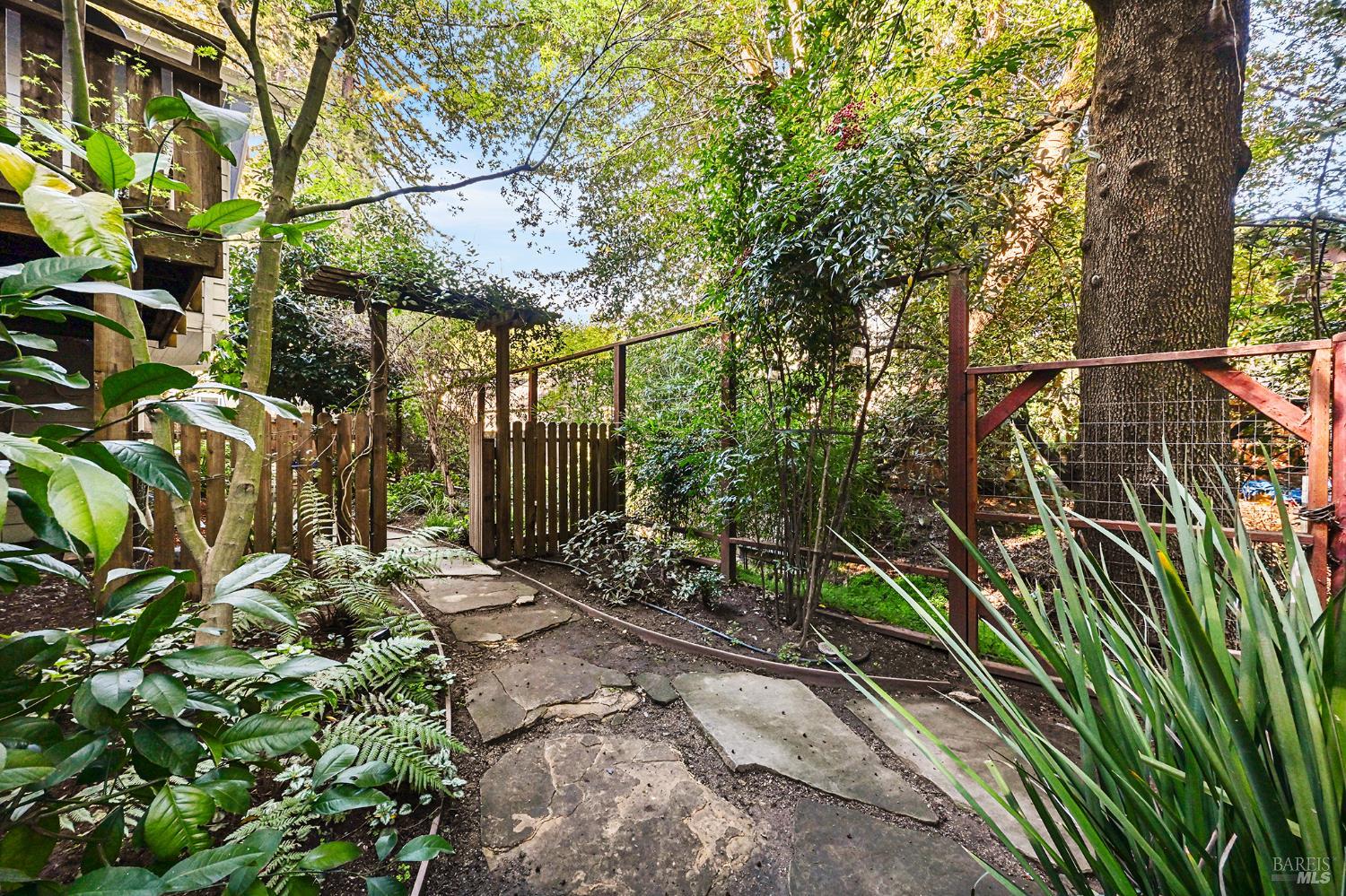 16 Iron Springs Road