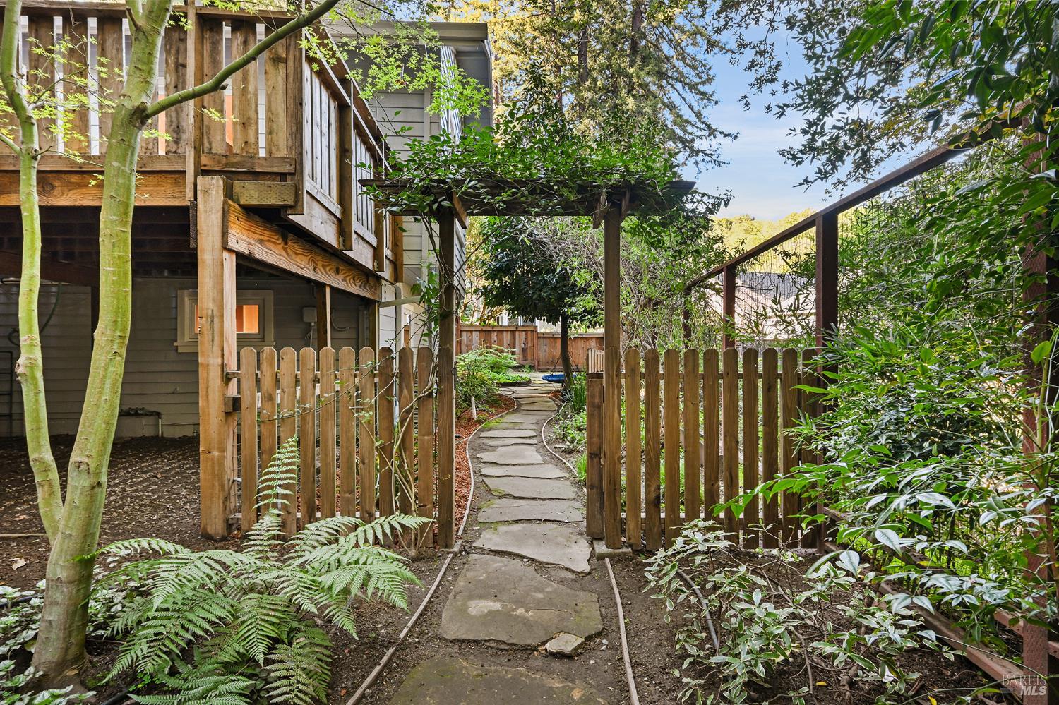 16 Iron Springs Road