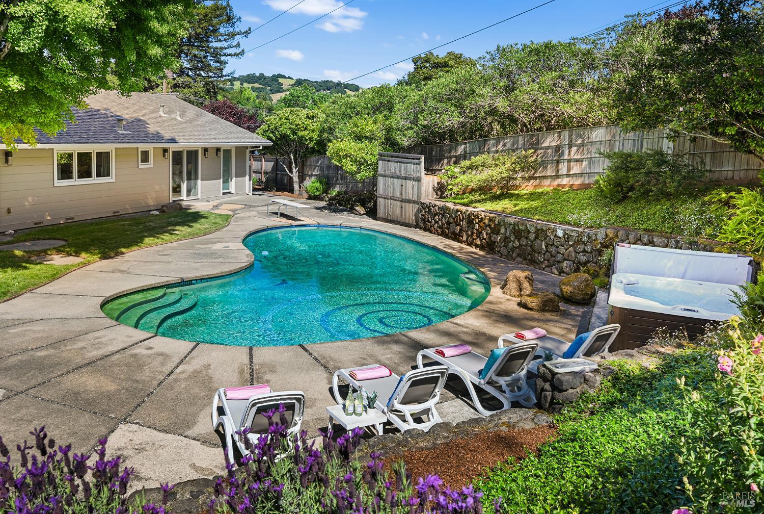 18 Dutch Valley Lane