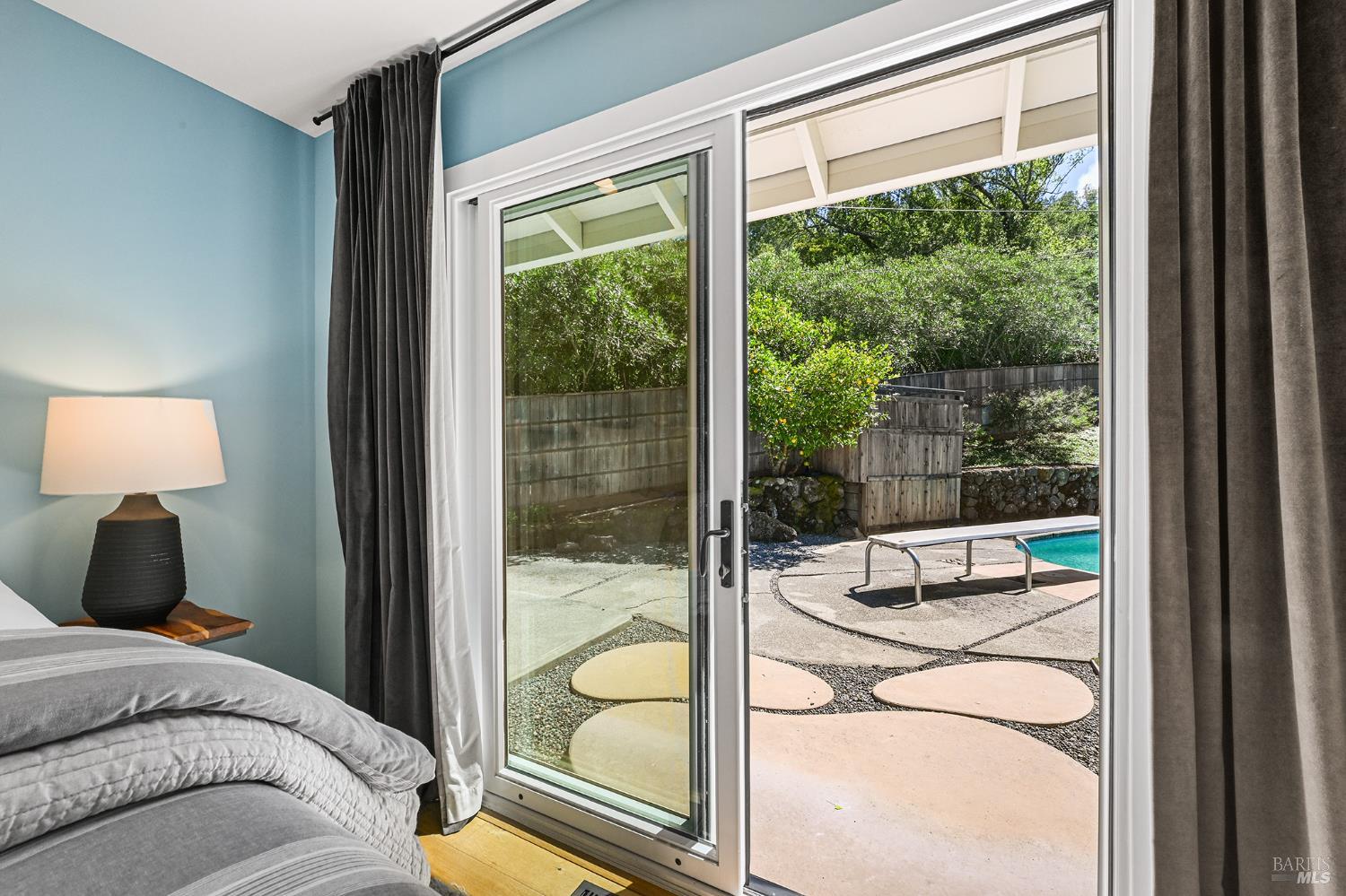 18 Dutch Valley Lane