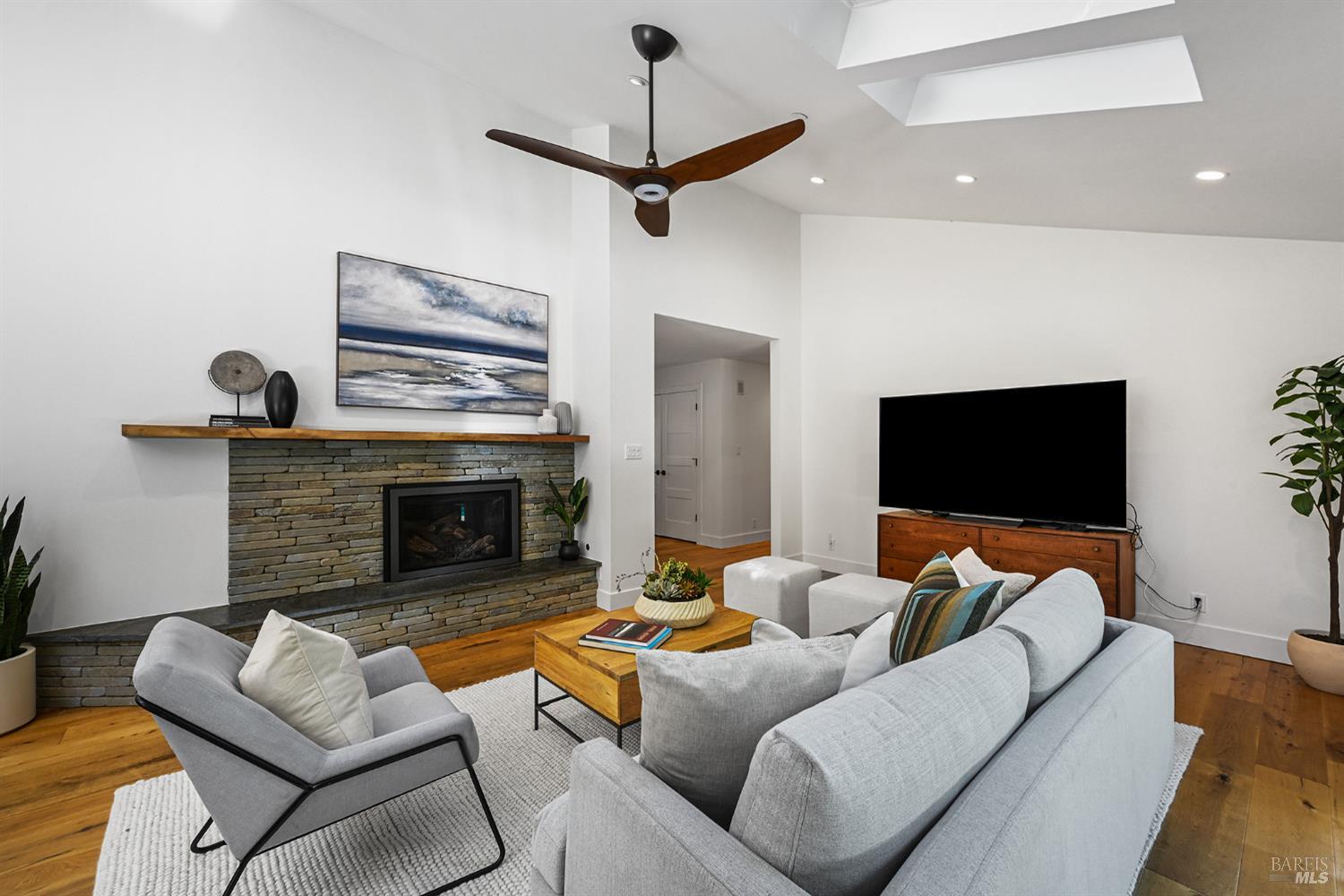 18 Dutch Valley Lane