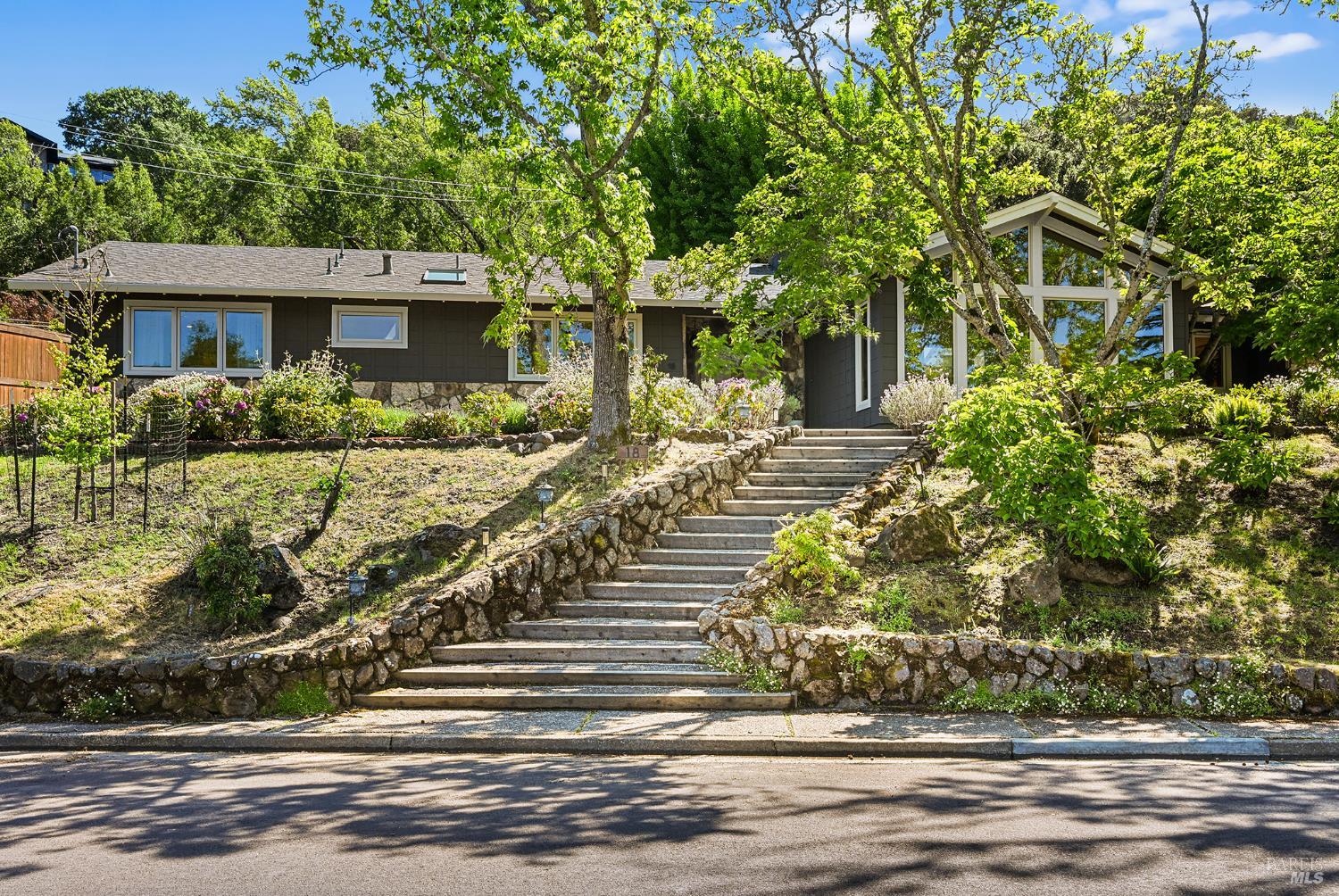 18 Dutch Valley Lane