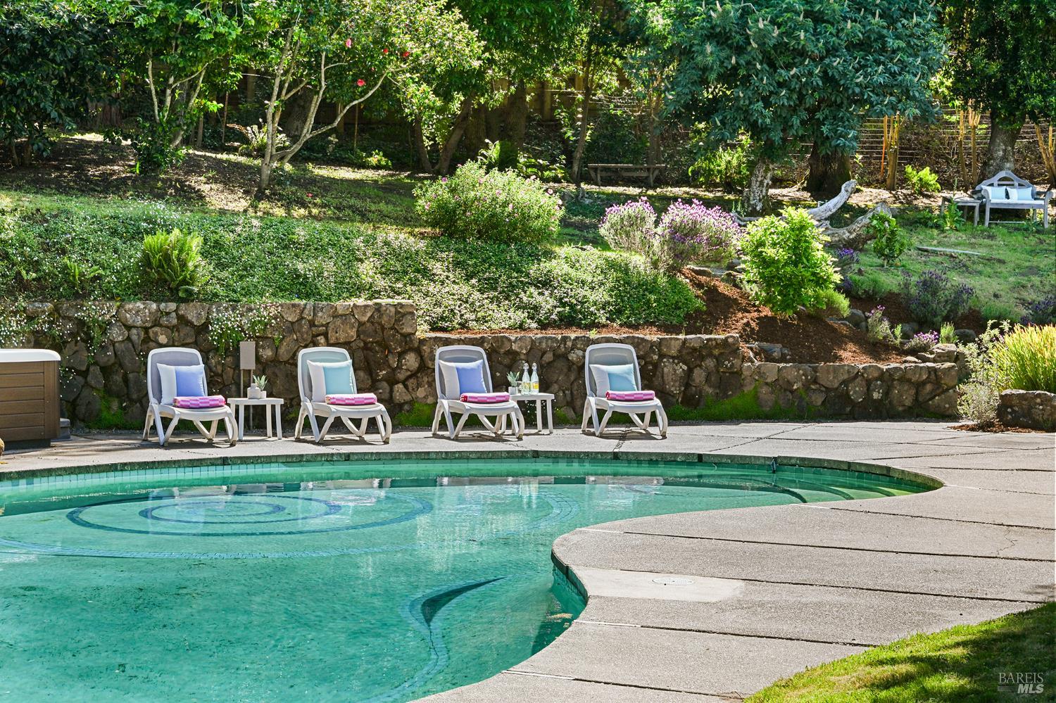 18 Dutch Valley Lane