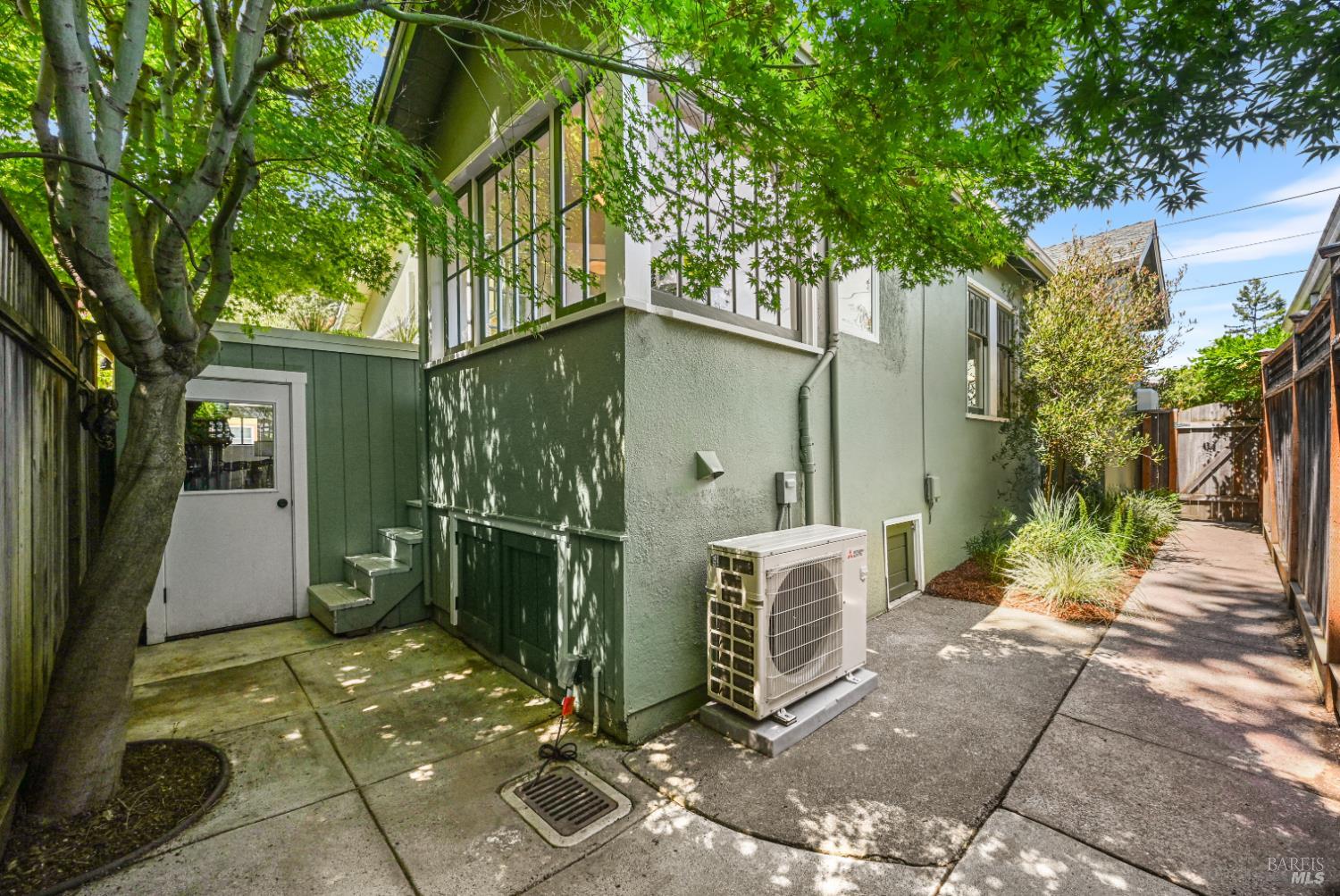 21 Laurel Avenue