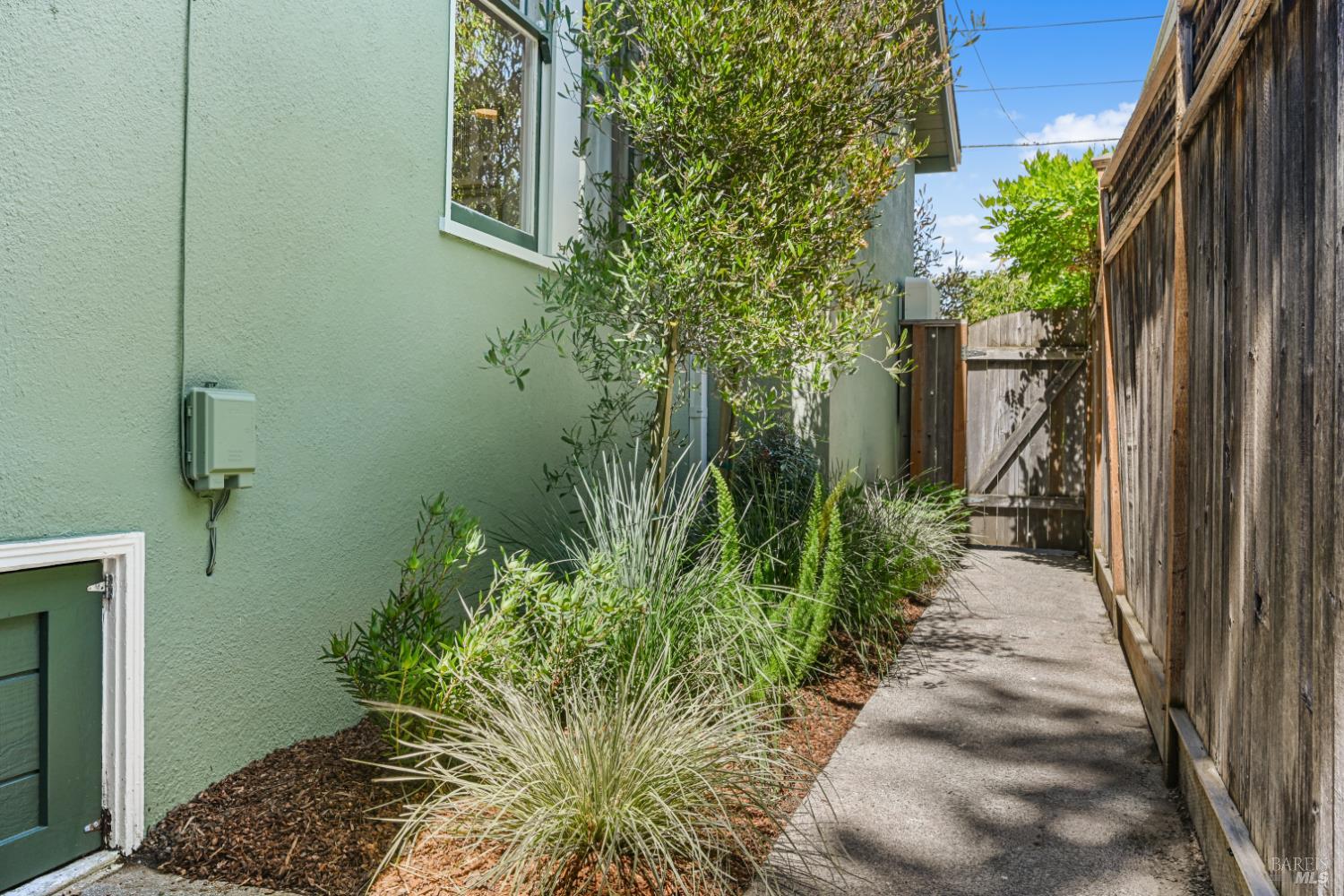 21 Laurel Avenue