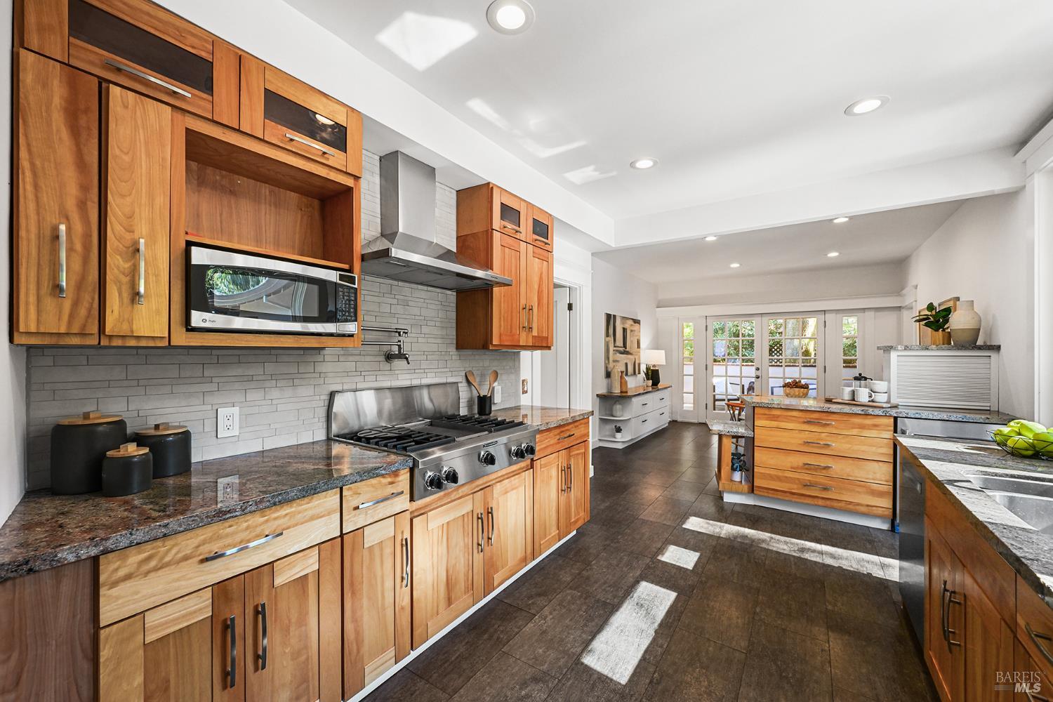 41 Sunnyside Avenue