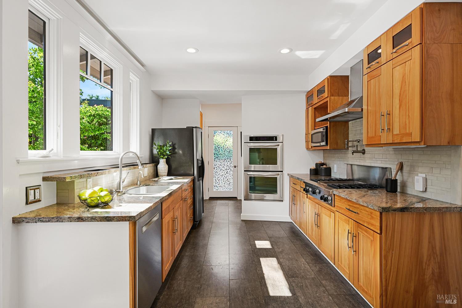 41 Sunnyside Avenue