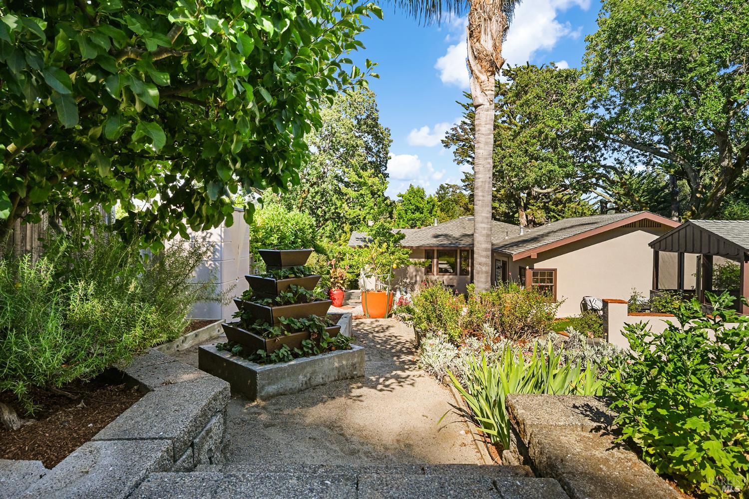 41 Sunnyside Avenue