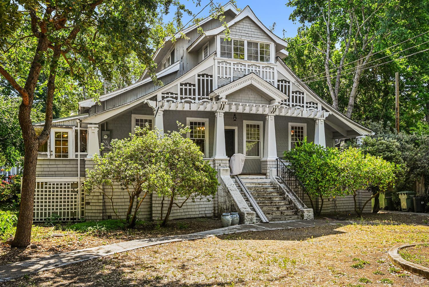 206 Saunders Avenue