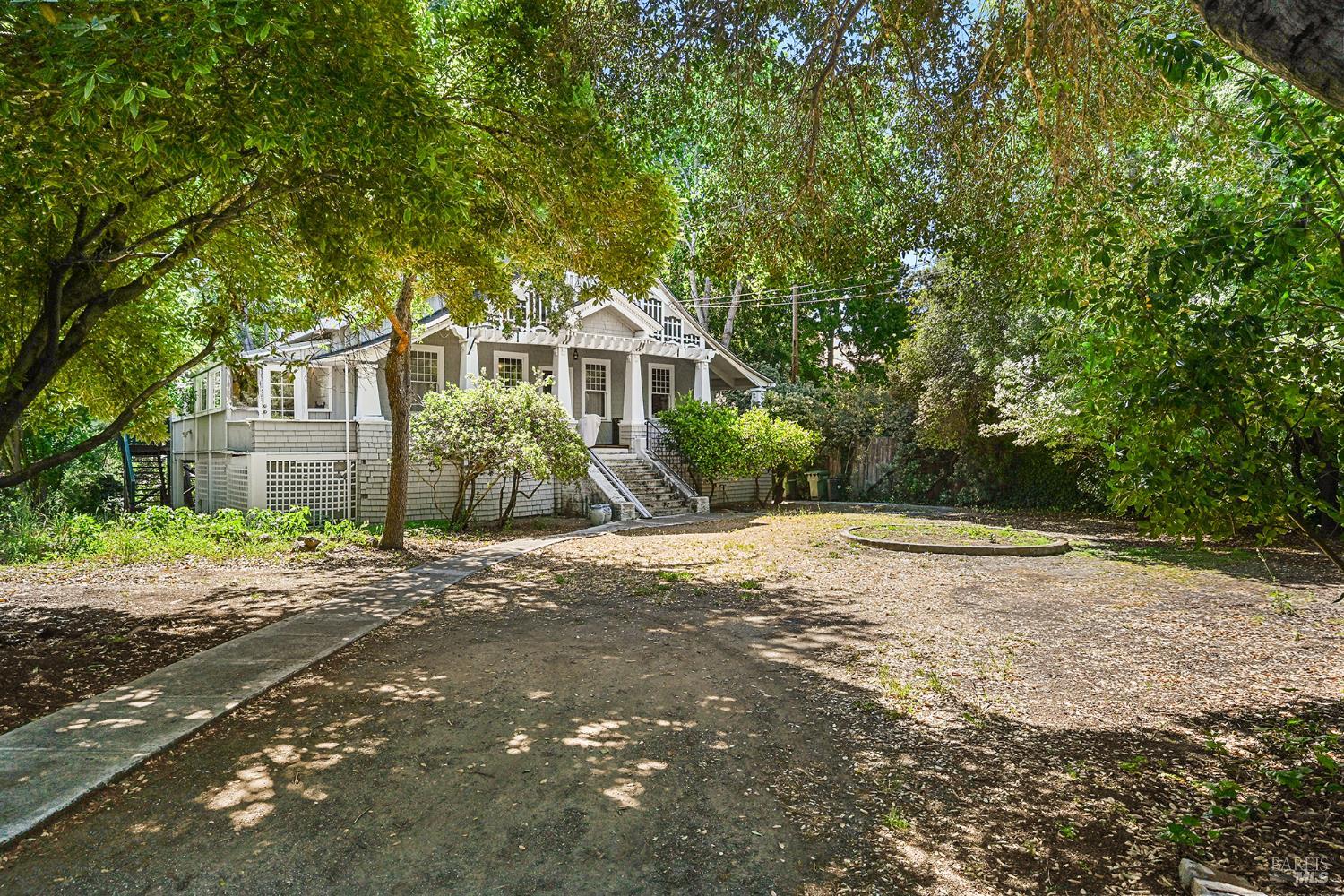 206 Saunders Avenue