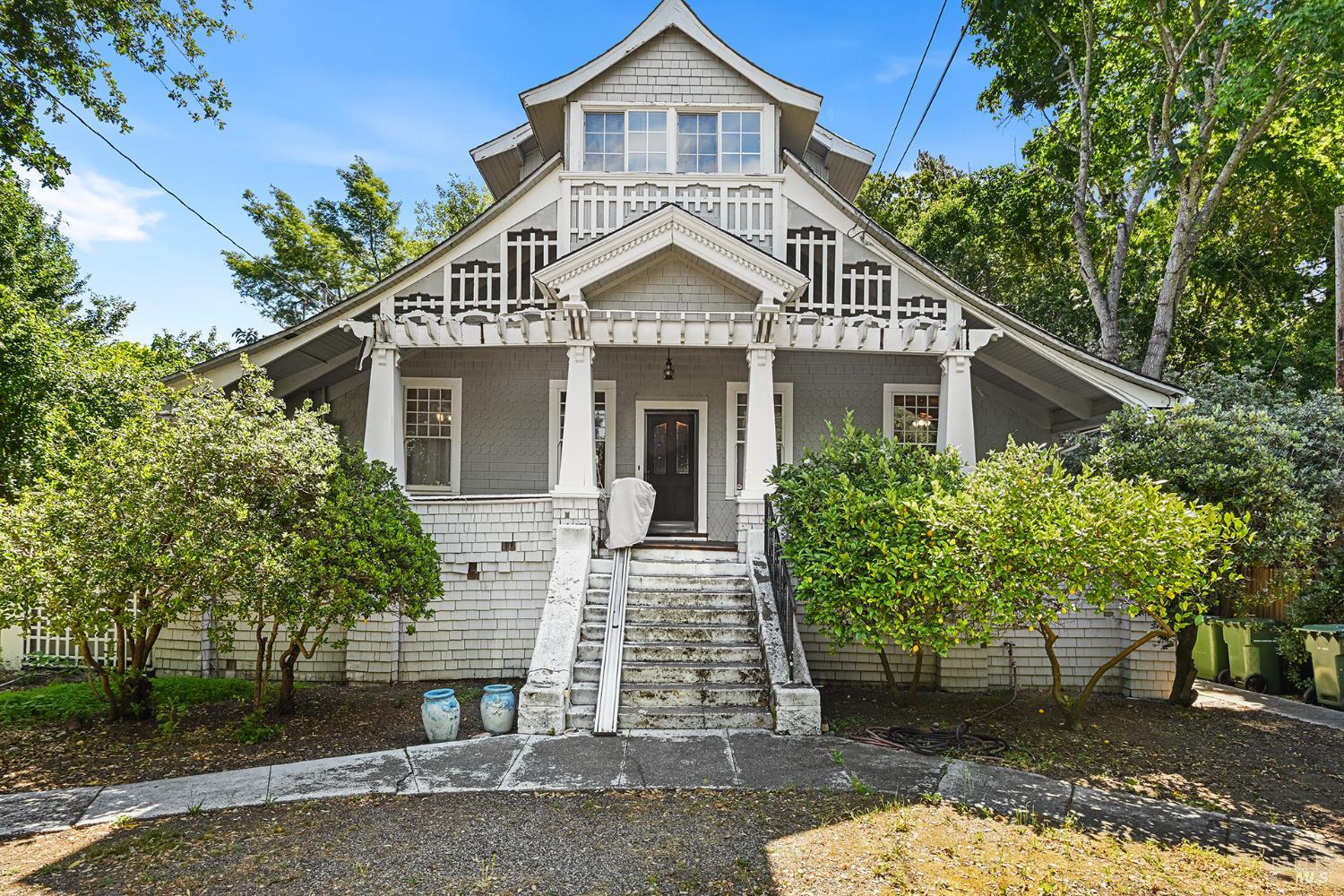206 Saunders Avenue