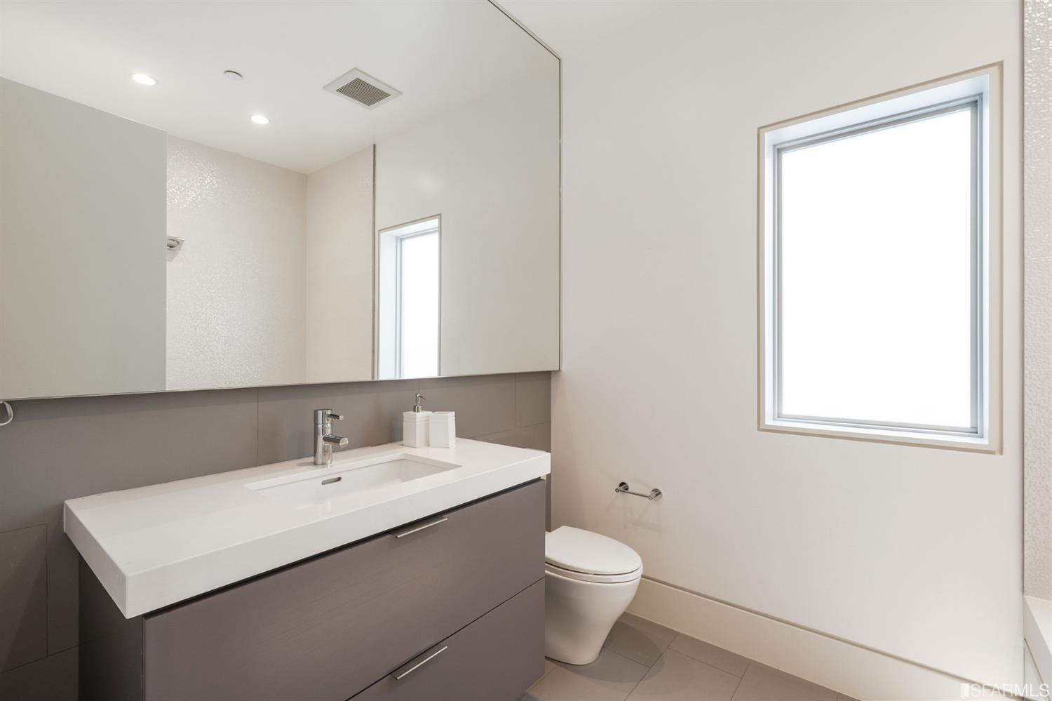 1250 Leavenworth Street Unit: 1