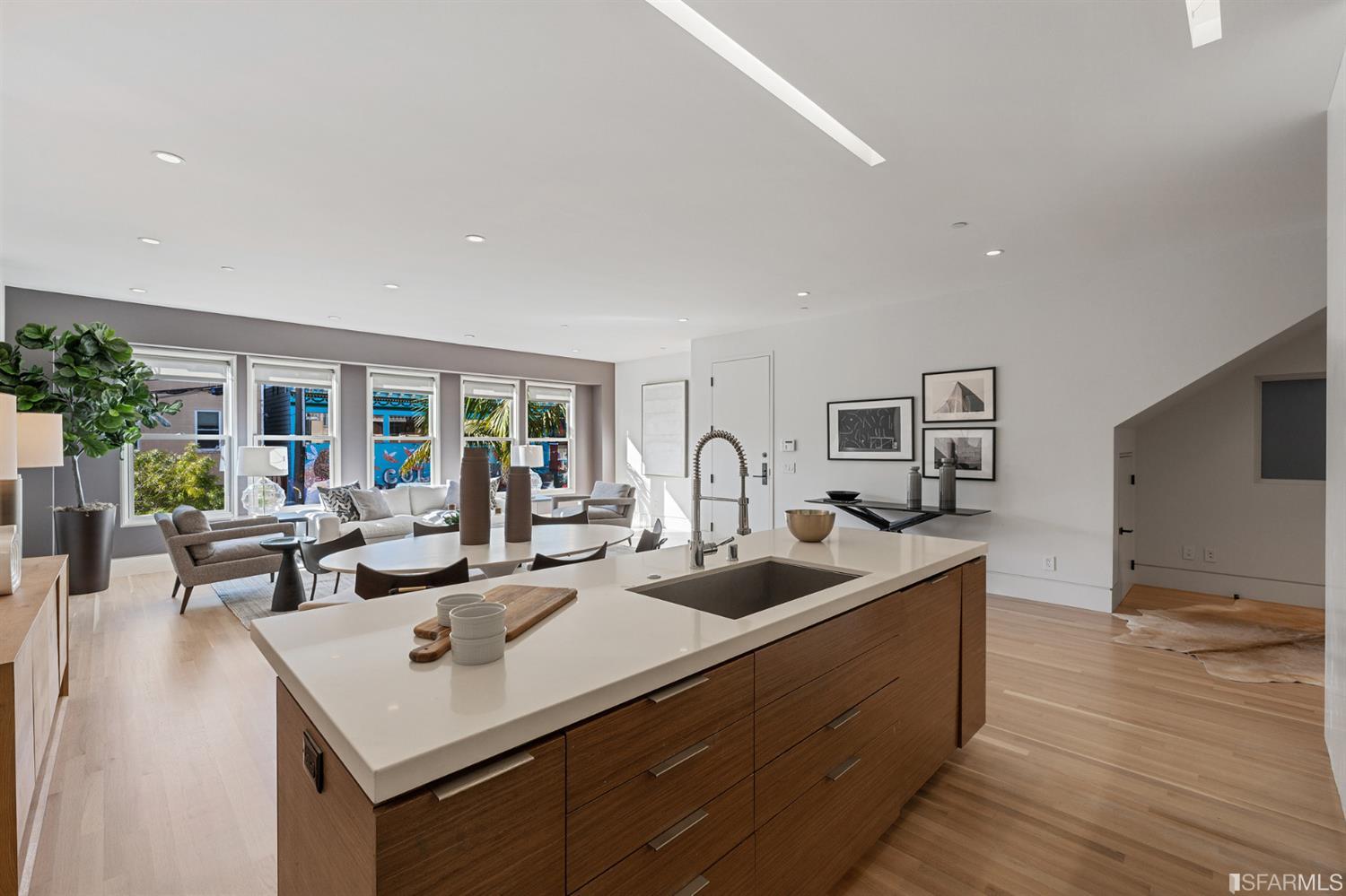 1250 Leavenworth Street Unit: 1