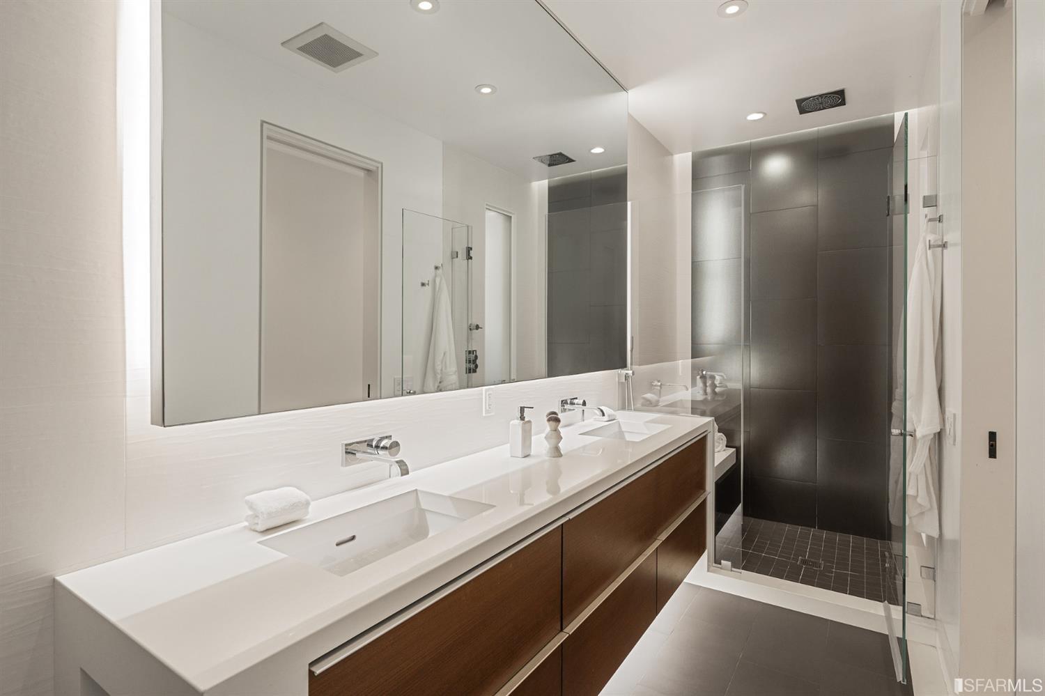 1250 Leavenworth Street Unit: 1