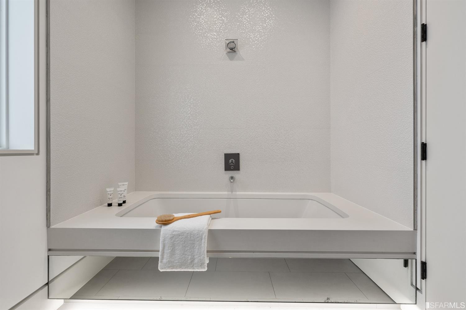 1250 Leavenworth Street Unit: 1