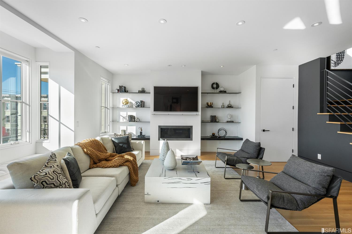 1250 Leavenworth Street Unit: 3