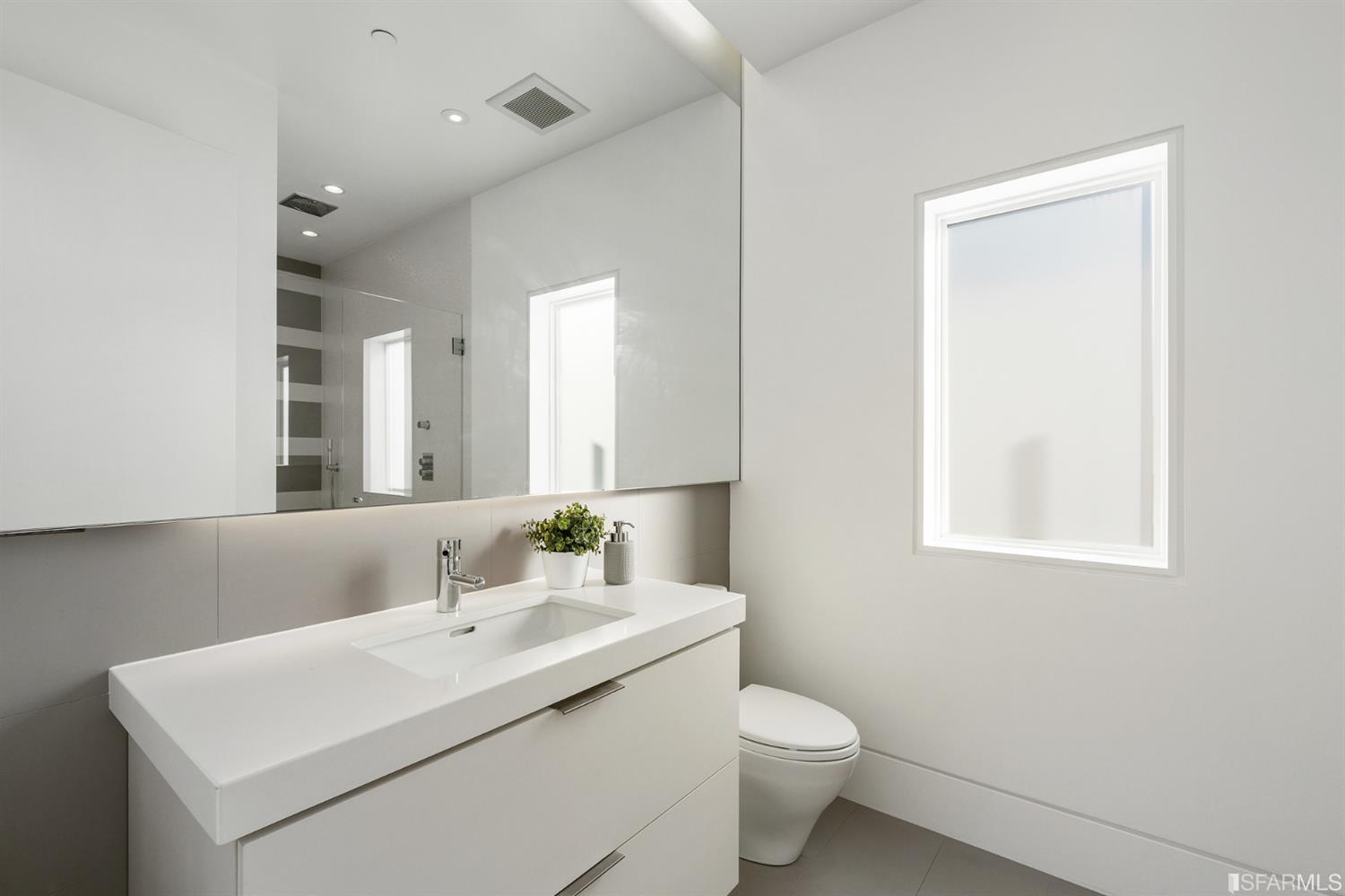 1250 Leavenworth Street Unit: 3