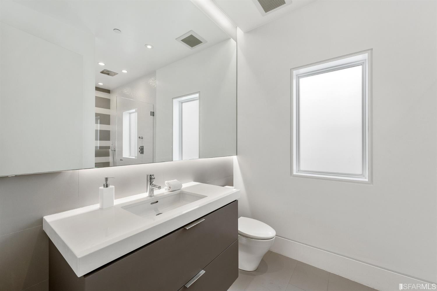 1250 Leavenworth Street Unit: 2