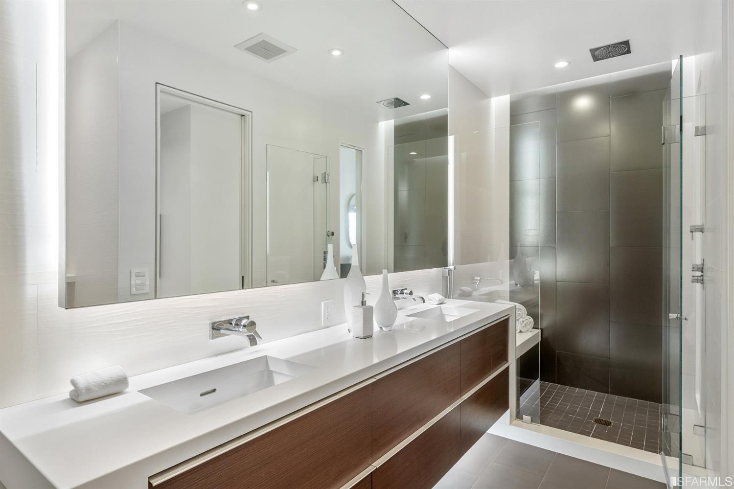 1250 Leavenworth Street Unit: 2