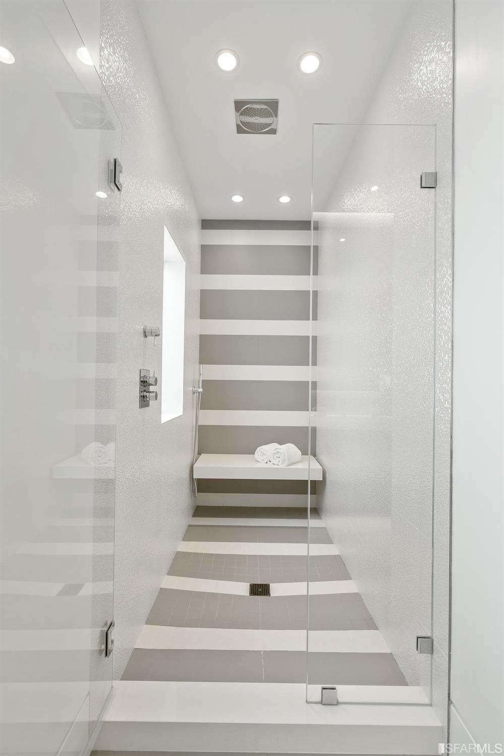 1250 Leavenworth Street Unit: 2