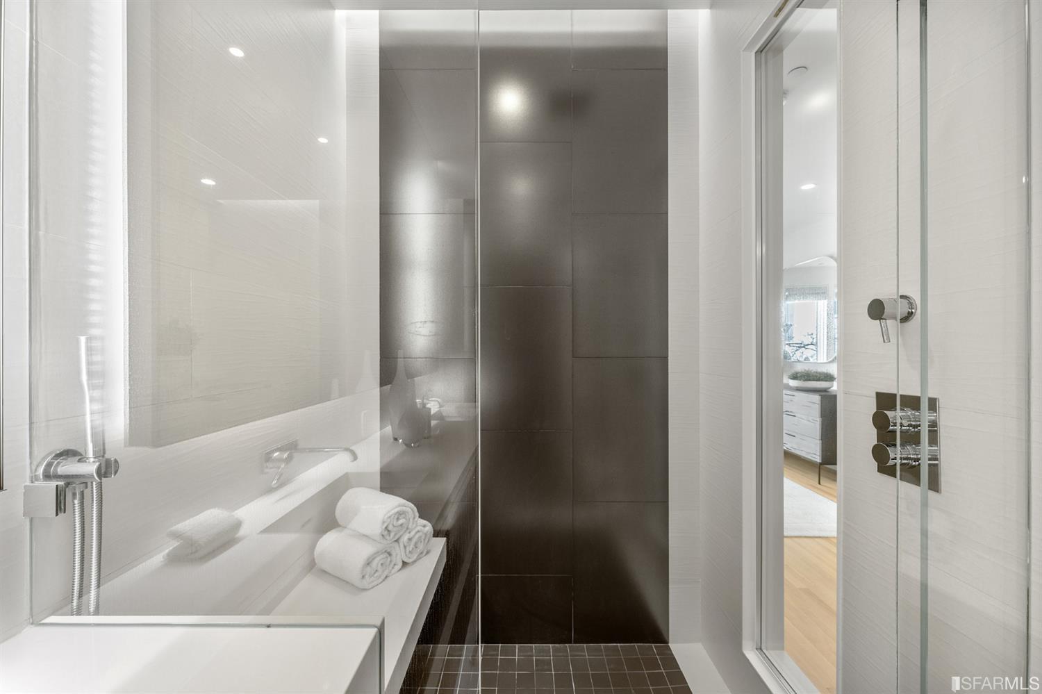 1250 Leavenworth Street Unit: 2