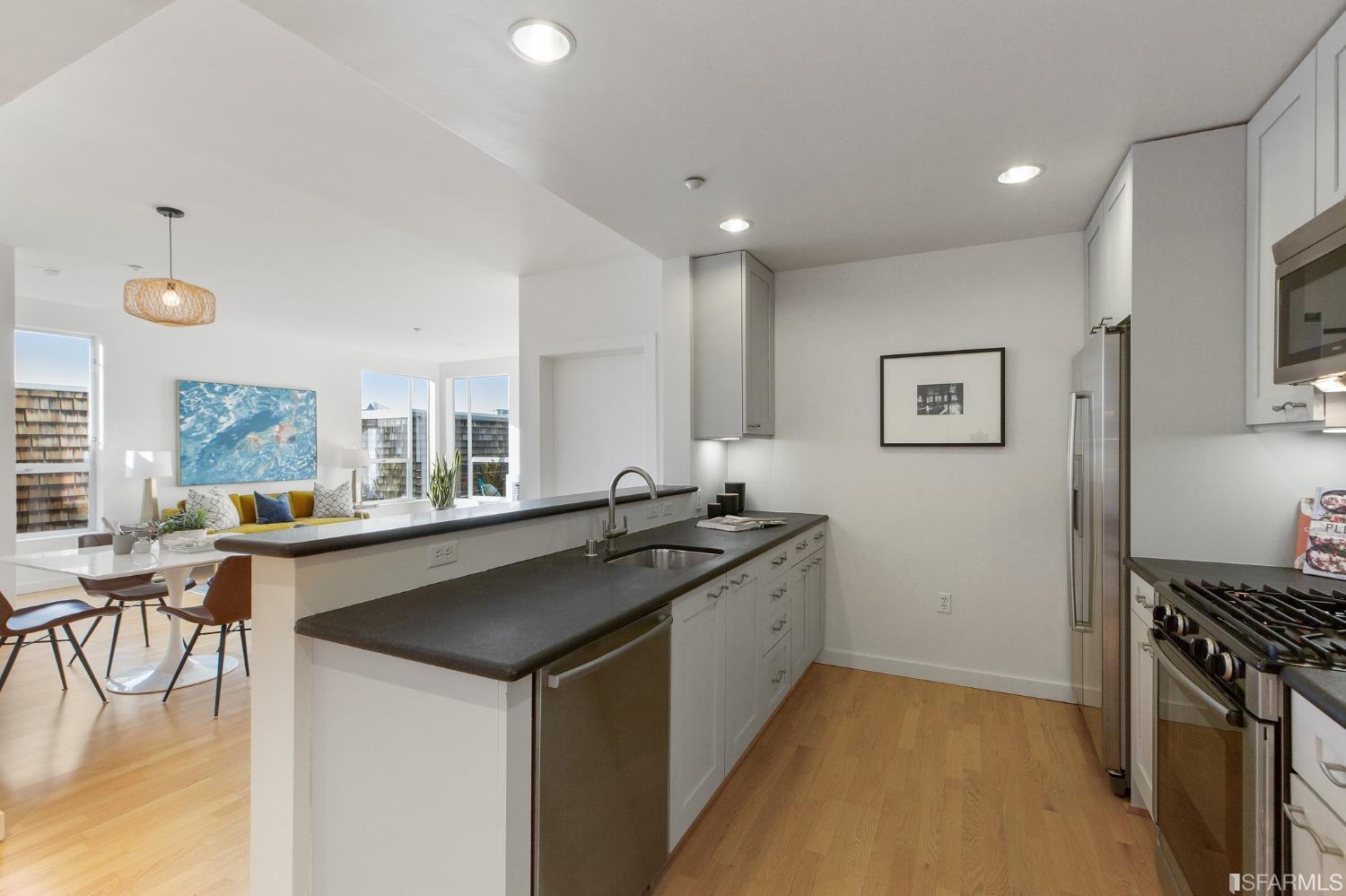 1521 Sutter Street Unit: 404