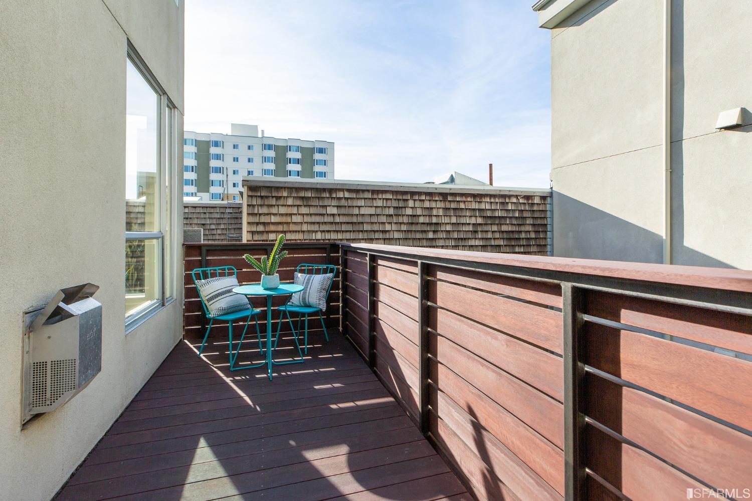 1521 Sutter Street Unit: 404