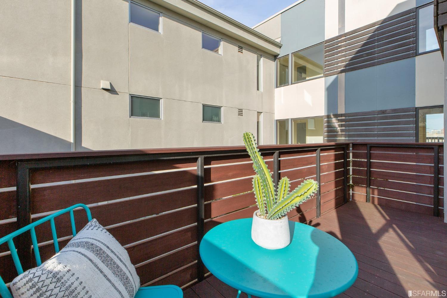 1521 Sutter Street Unit: 404