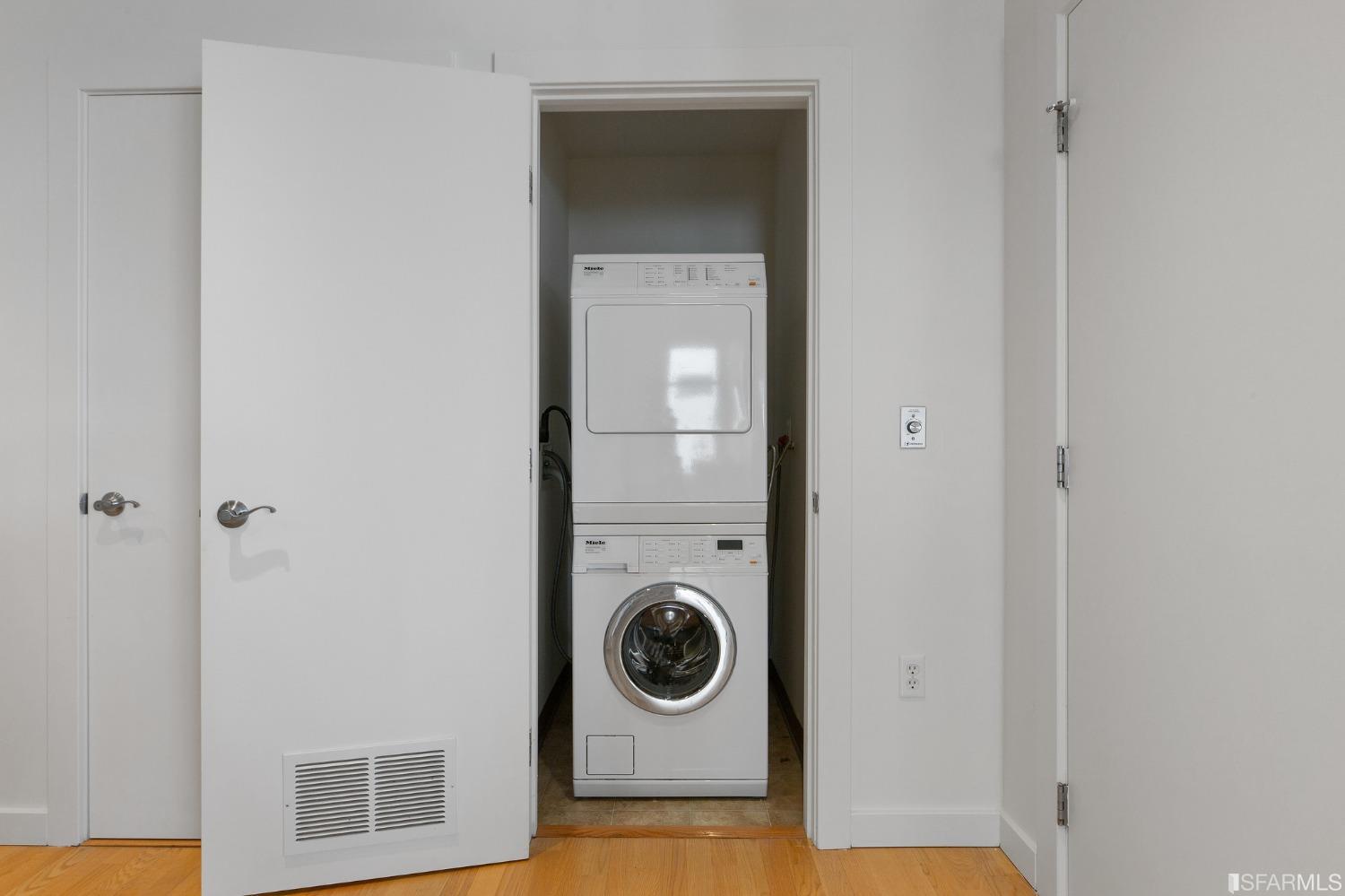 1521 Sutter Street Unit: 404
