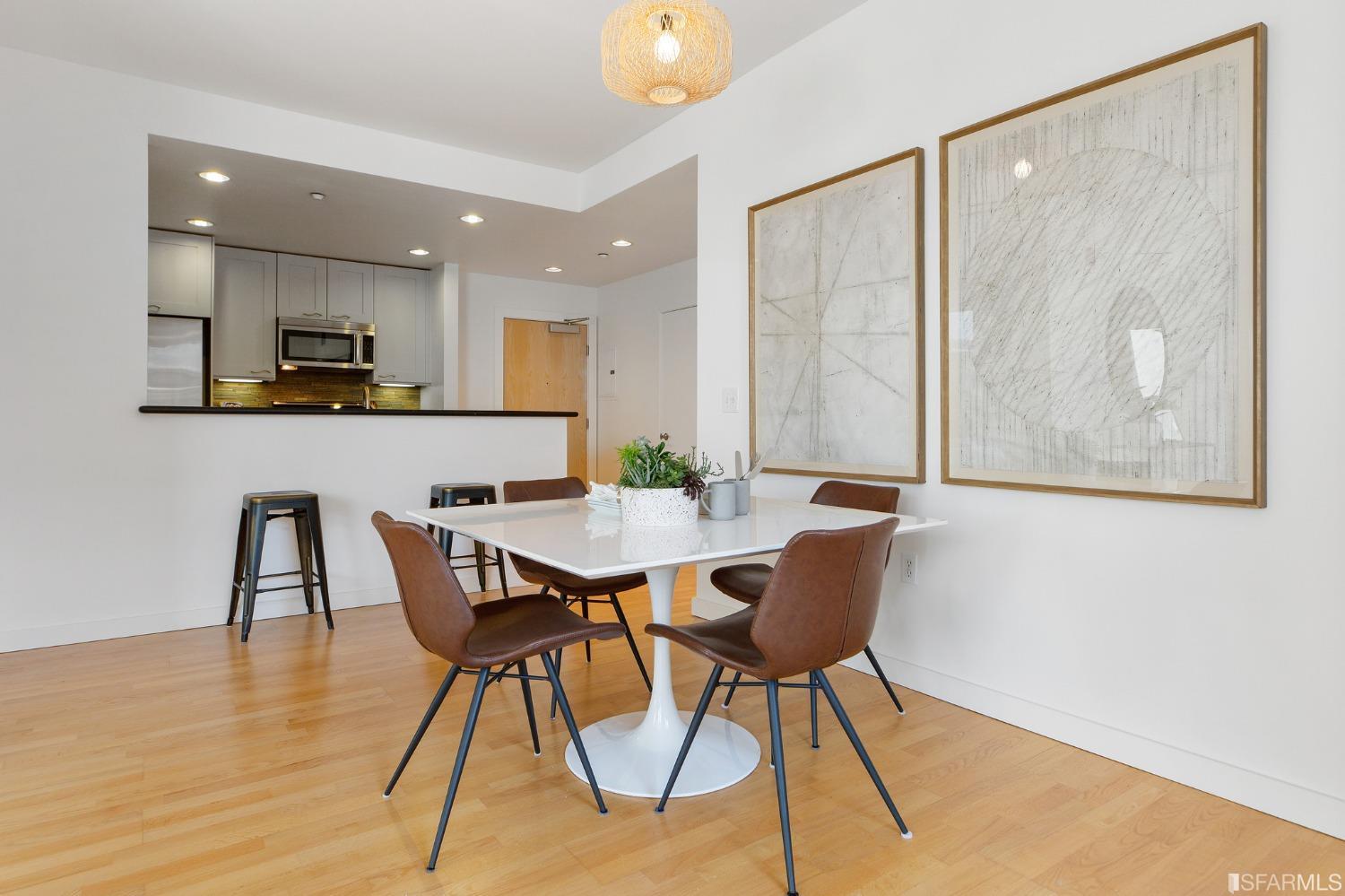 1521 Sutter Street Unit: 404