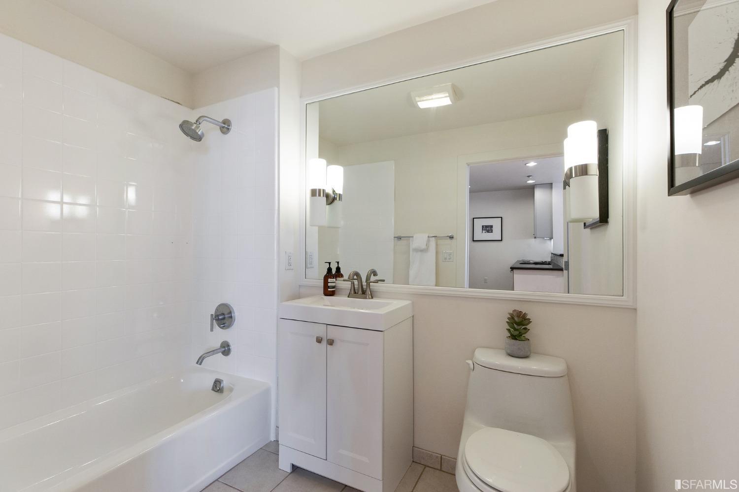 1521 Sutter Street Unit: 404