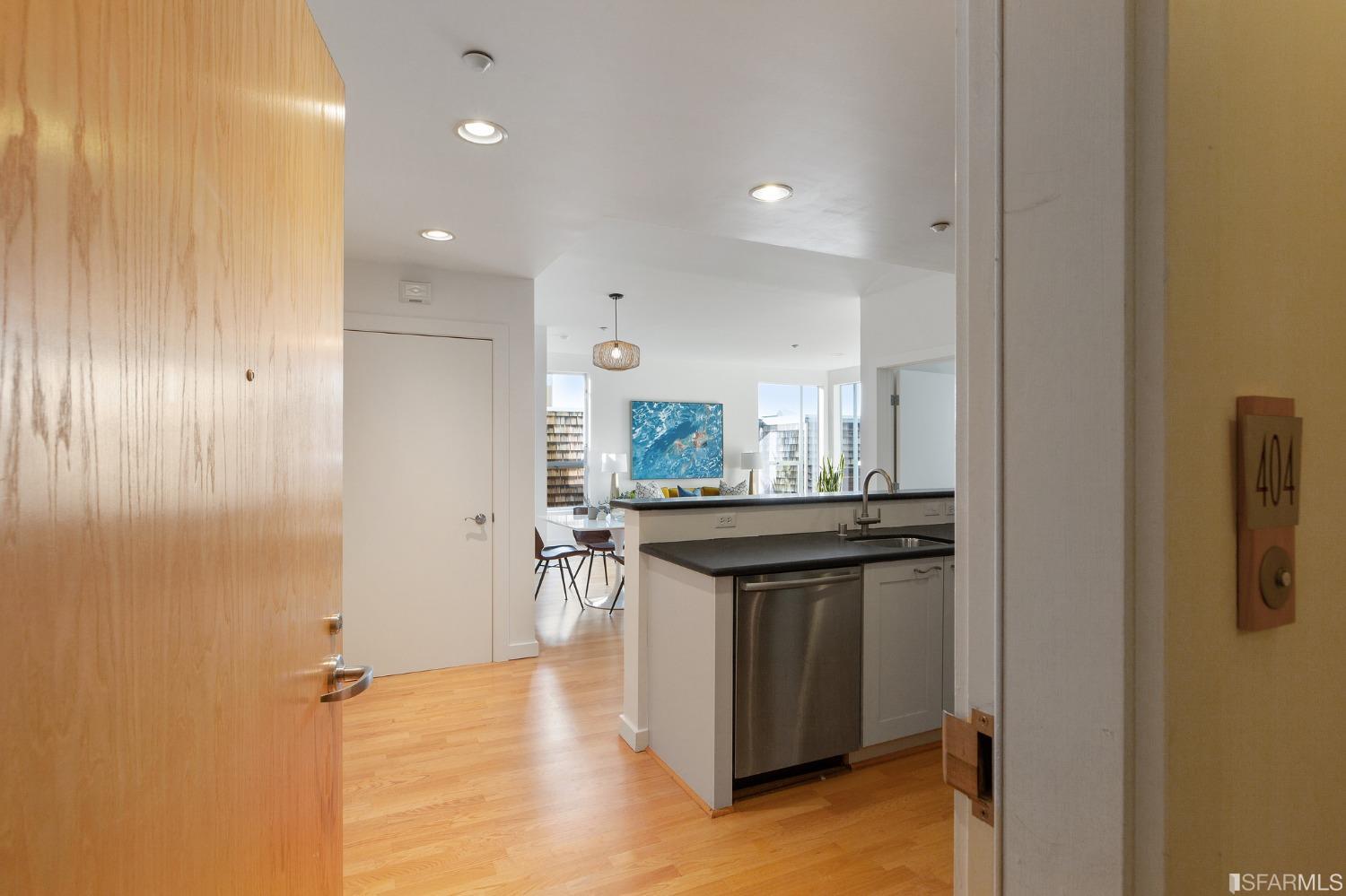 1521 Sutter Street Unit: 404