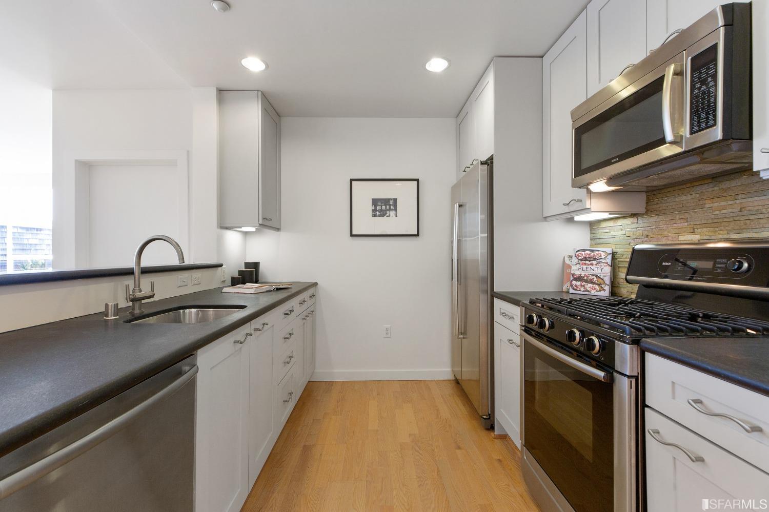1521 Sutter Street Unit: 404