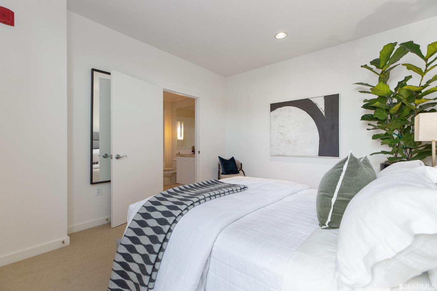 1521 Sutter Street Unit: 404