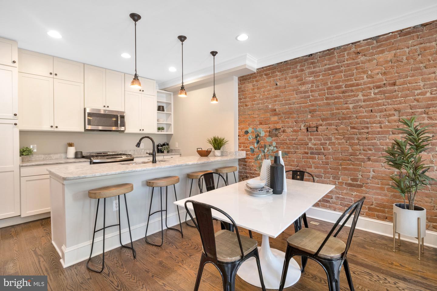 1732 BAY STREET SE Unit: 1