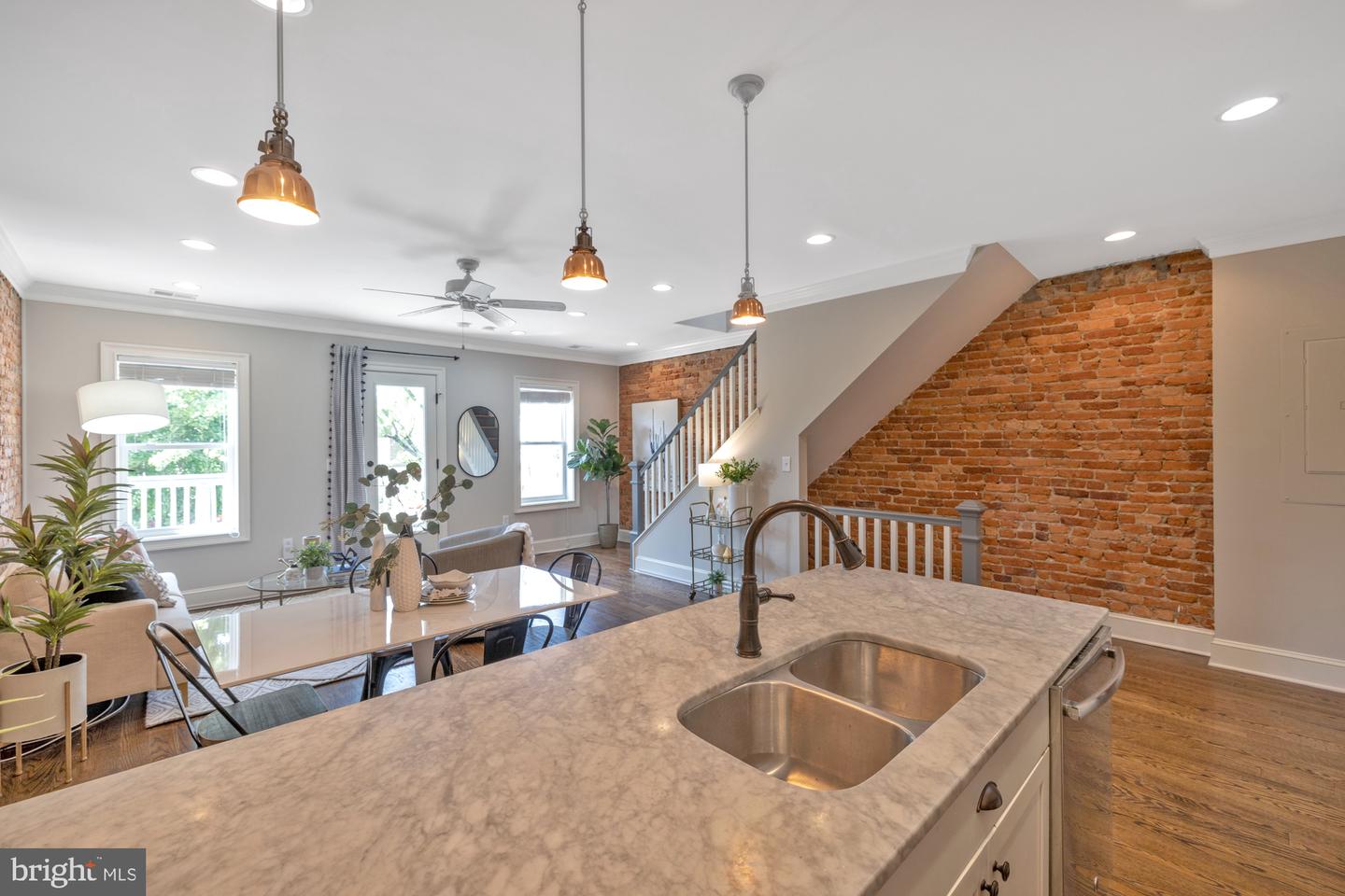 1732 BAY STREET SE Unit: 1