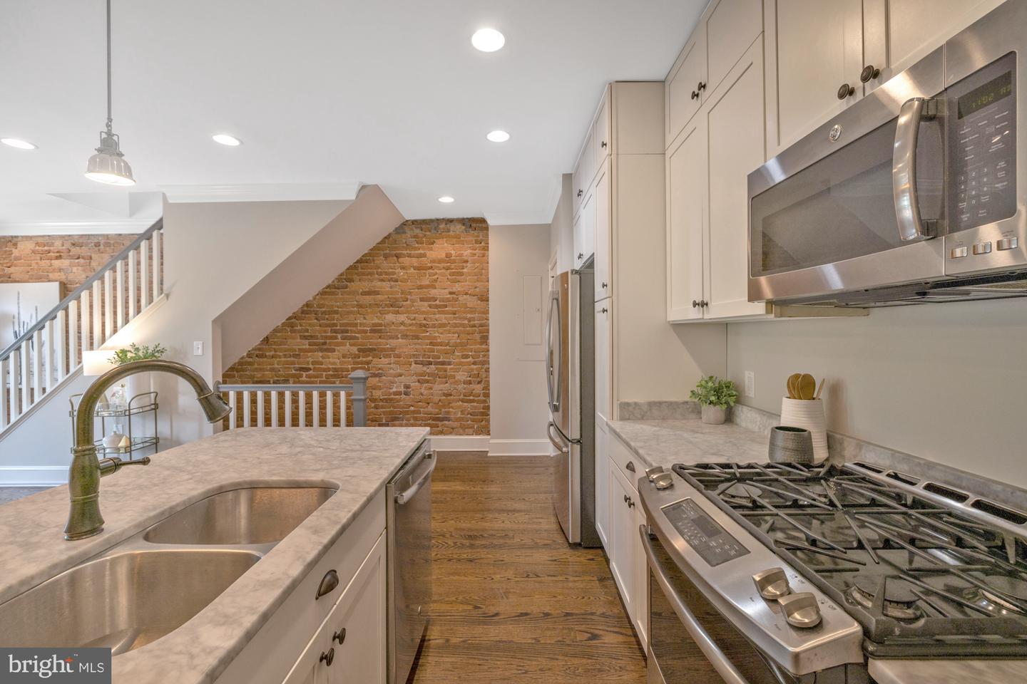 1732 BAY STREET SE Unit: 1