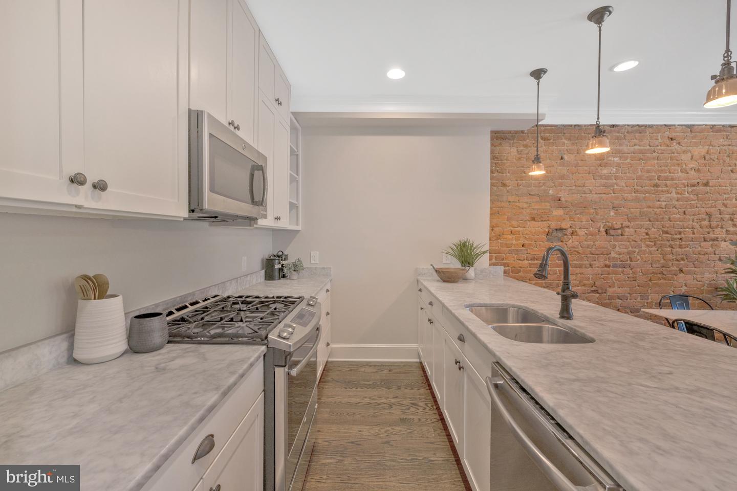 1732 BAY STREET SE Unit: 1
