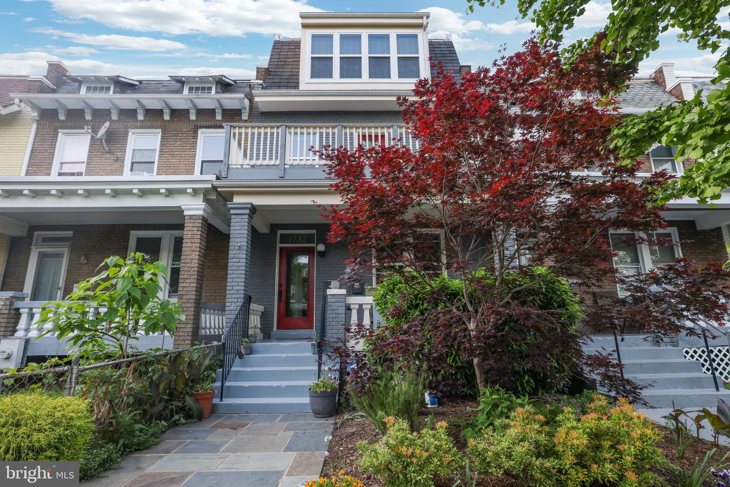 1732 BAY STREET SE Unit: 1