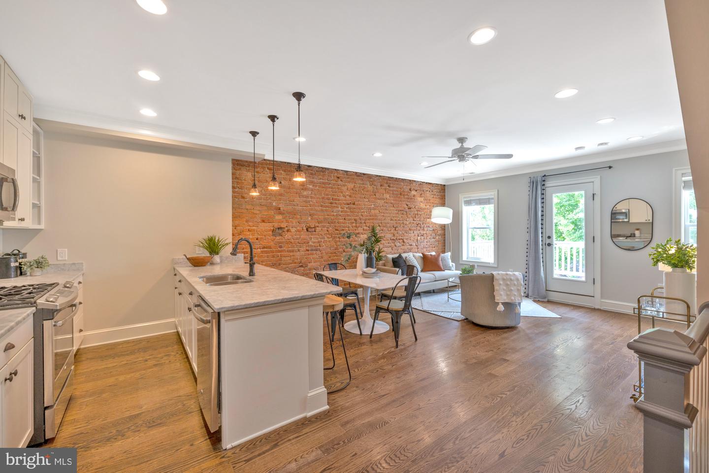 1732 BAY STREET SE Unit: 1