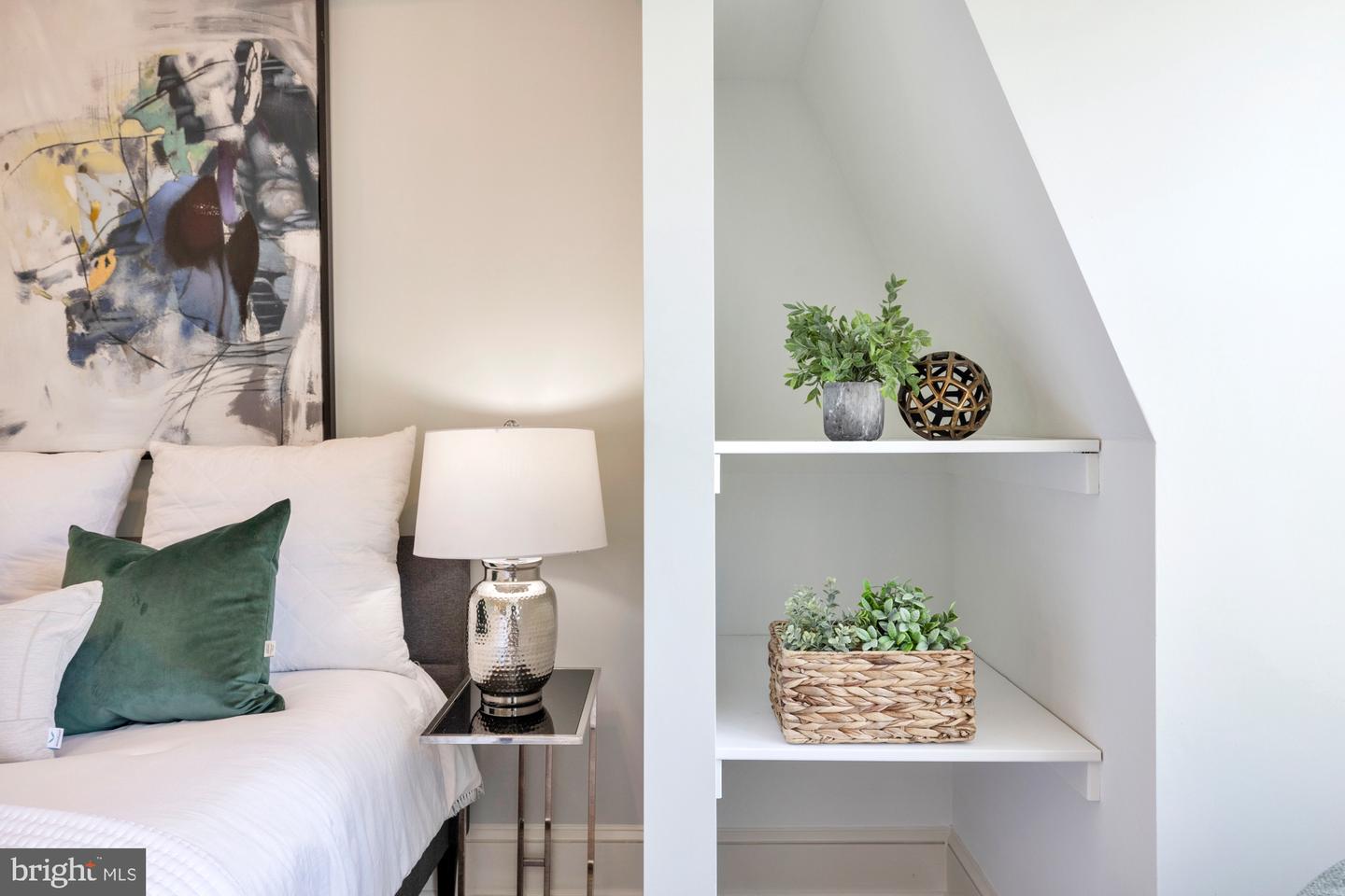 1732 BAY STREET SE Unit: 1