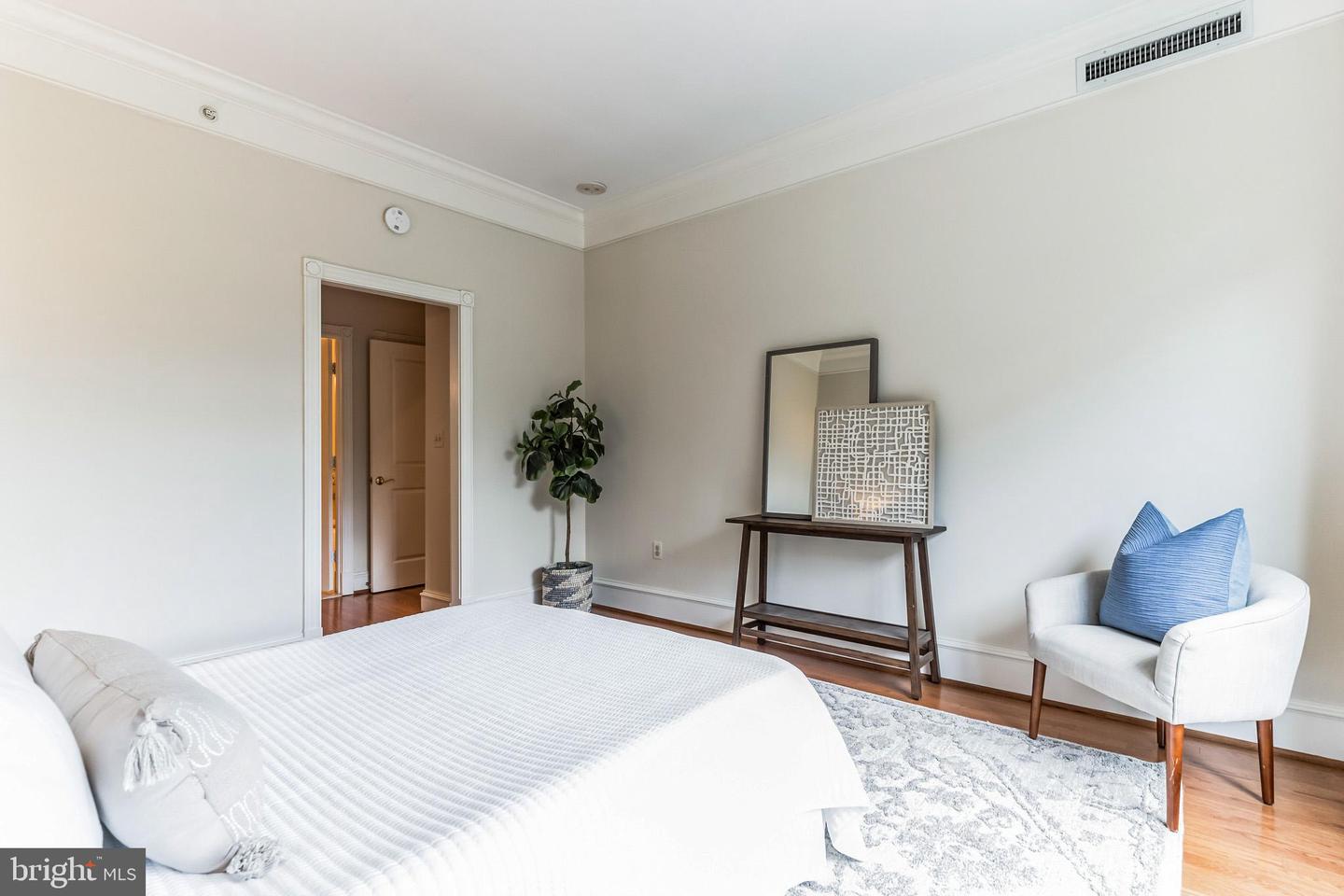 2600 PENNSYLVANIA AVENUE NW Unit: 301