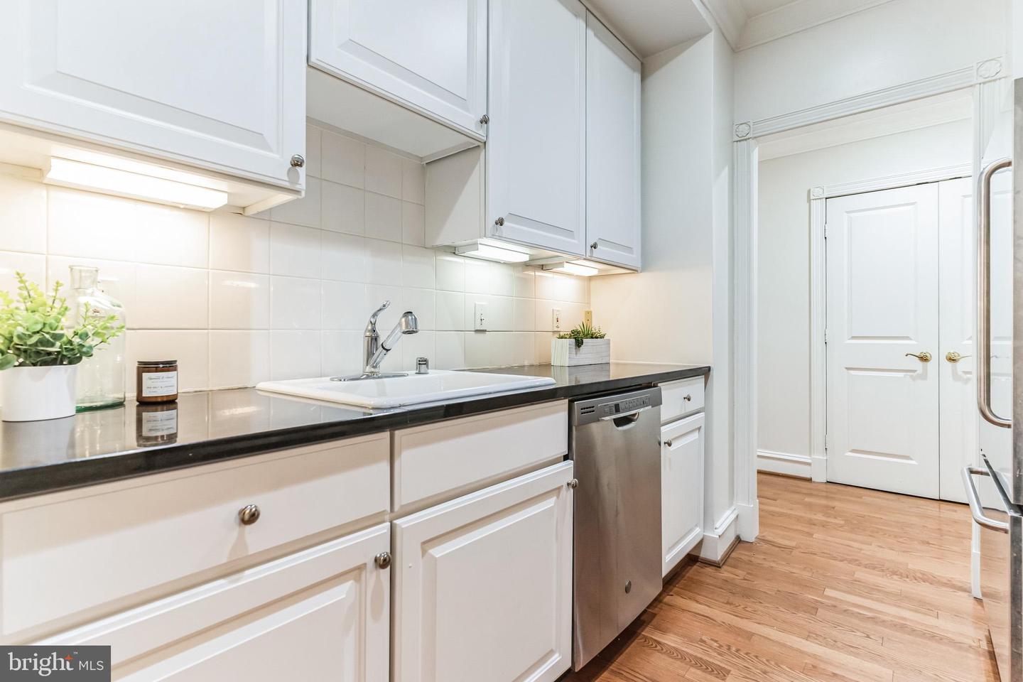 2600 PENNSYLVANIA AVENUE NW Unit: 301