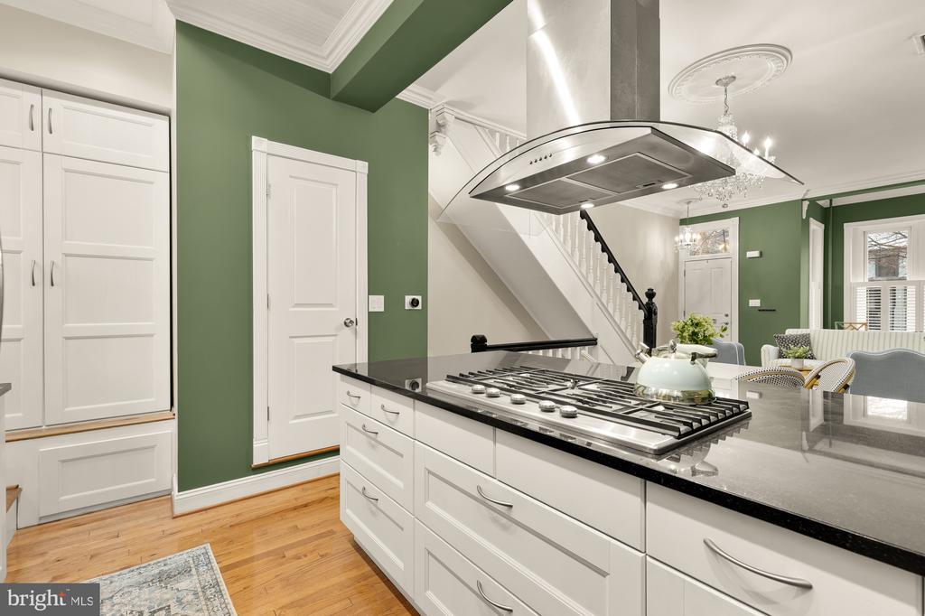 312 9TH STREET NE