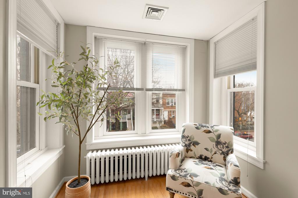 312 9TH STREET NE