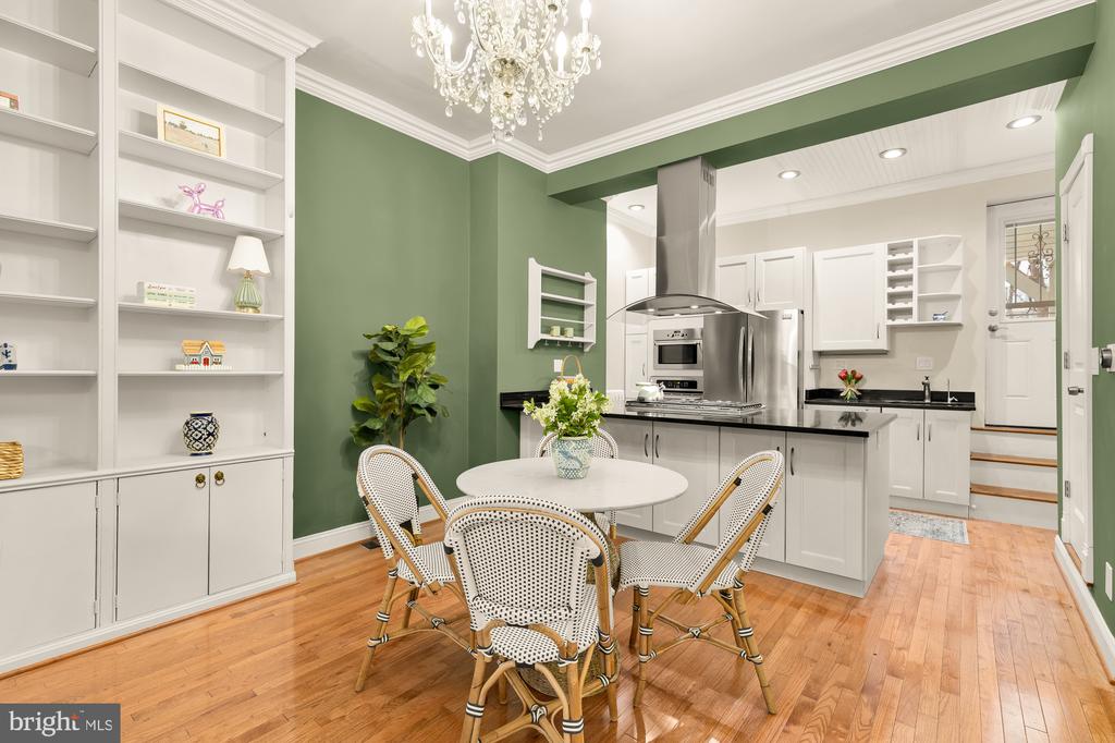 312 9TH STREET NE