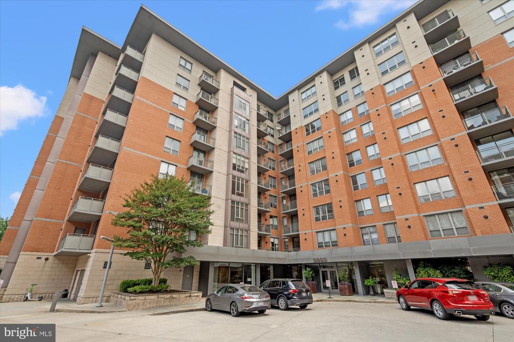 3883 CONNECTICUT AVENUE NW Unit: 812