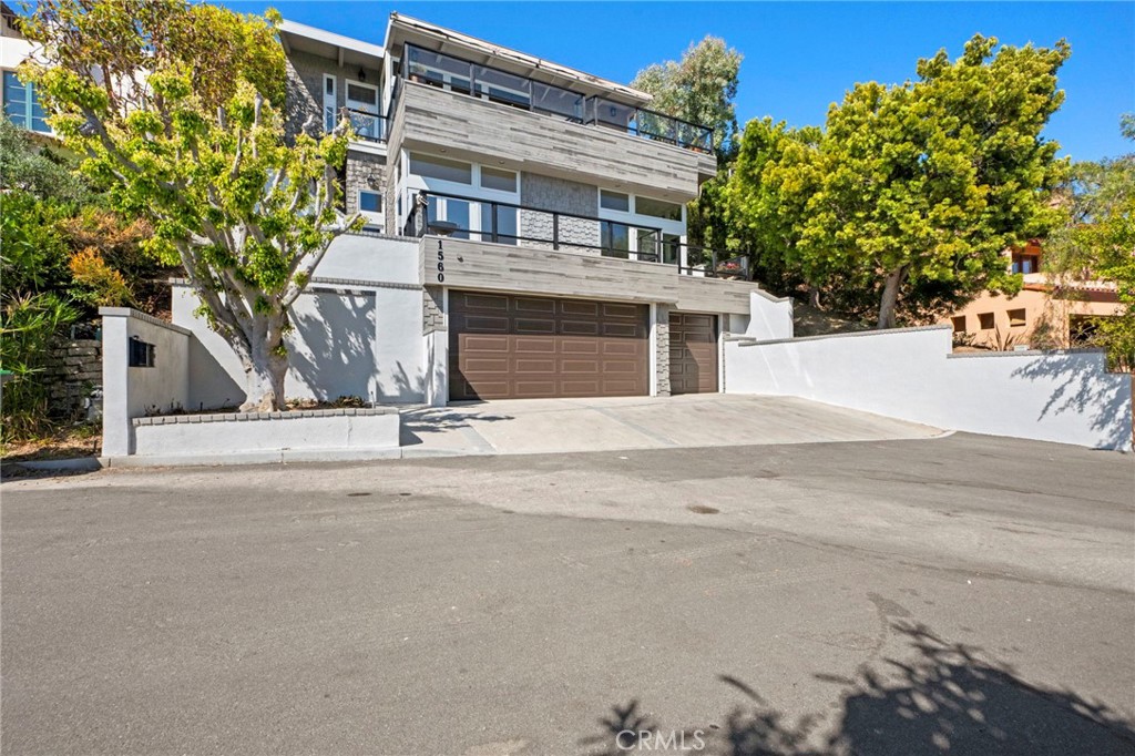 1560 Sunset Ridge Drive